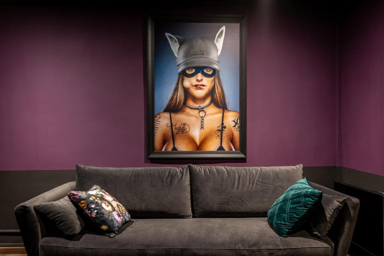 Cherie Cherry - Romantic And Bdsm House Briey Eksteriør billede
