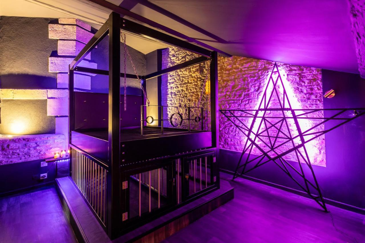 Cherie Cherry - Romantic And Bdsm House Briey Eksteriør billede